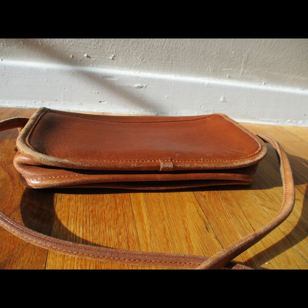 Cross body vintage purse (decade: 90’s)